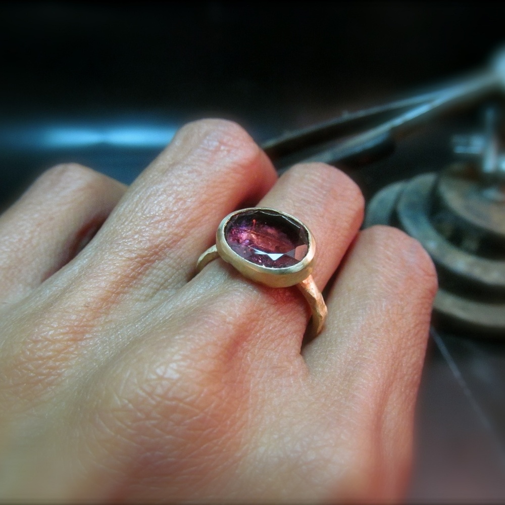 14k solid yellow Gold ring. - Picture 4 of 8